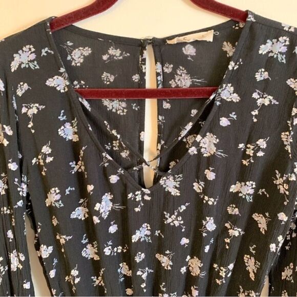 Hollister Romper Shorts Criss Cross Front Bell Sleeves Button Back Sz Large - Picture 2 of 6